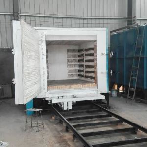 Op zijn hoede -oven van warmtebehandeling heeft zijn toepassingen